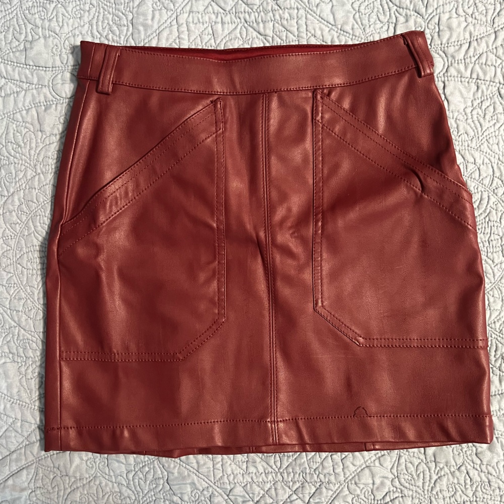 Red faux leather 00 skirt from express